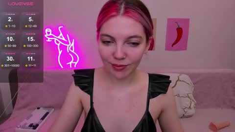 Snapshot of marie_reyess chatting on 04/25/26, 02:25 Marie 3 online show from 04/25/26, 02:25