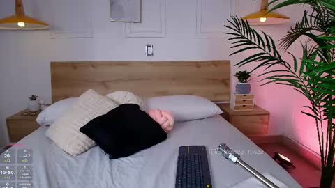 Snapshot of mariee_rosee chatting on 07/10/26, 03:00 Mary online show from 07/10/26, 03:00