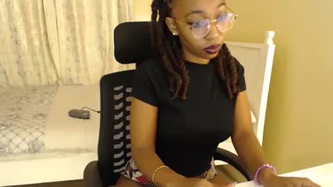 Snapshot of mariejuana_bliss chatting on 11/02/25, 10:50 mariejuana online show from 11/02/25, 10:50