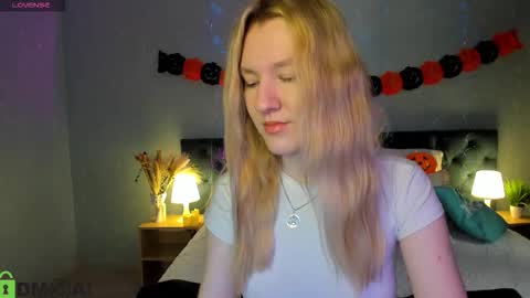 mariel_brown online show from 10/22/25, 09:31