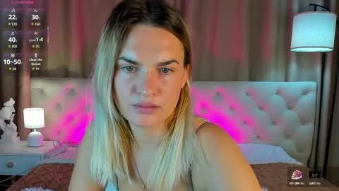 Mariel online show from 10/07/25, 01:25