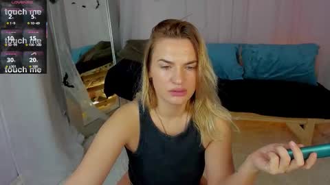 Mariel online show from 11/12/25, 01:17