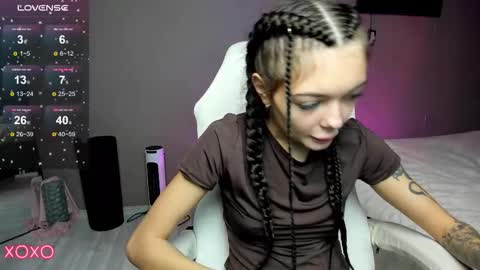 Snapshot of mariella__adams chatting on 10/30/25, 10:06 Maria online show from 10/30/25, 10:06