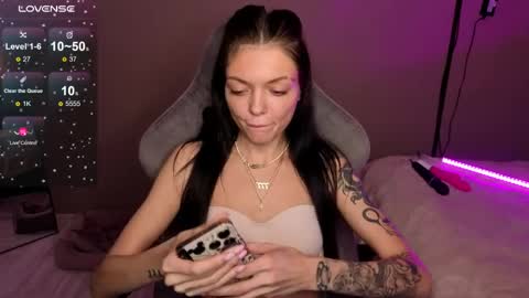 Snapshot of mariella__adams chatting on 04/19/26, 04:06 Maria online show from 04/19/26, 04:06