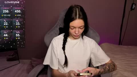 Snapshot of mariella__adams chatting on 04/29/26, 06:47 Maria online show from 04/29/26, 06:47
