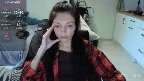 Snapshot of mariella__adams chatting on 07/02/26, 04:02 Maria online show from 07/02/26, 04:02