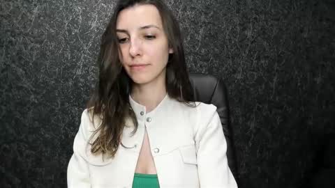 Snapshot of marielleanker chatting on 09/19/25, 01:51 marielleanker online show from 09/19/25, 01:51