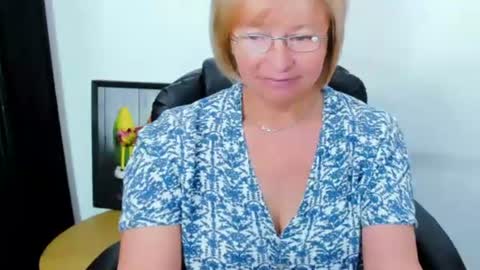 Snapshot of mariemature chatting on 06/12/26, 05:17 MarieMature online show from 06/12/26, 05:17