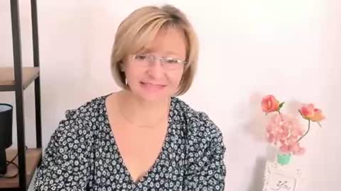 Snapshot of mariemature chatting on 06/17/26, 05:43 MarieMature online show from 06/17/26, 05:43
