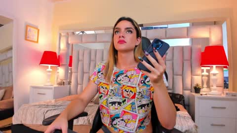 Snapshot of mariiahneedles chatting on 12/31/24, 03:55 mariiahneedles online show from 12/31/24, 03:55