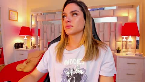 Snapshot of mariiahneedles chatting on 01/04/25, 01:31 mariiahneedles online show from 01/04/25, 01:31