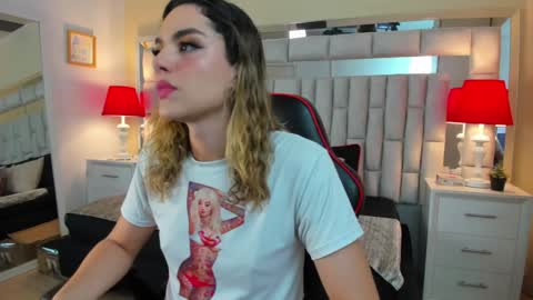 Snapshot of mariiahneedles chatting on 01/10/25, 08:15 mariiahneedles online show from 01/10/25, 08:15