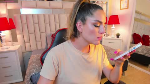 Snapshot of mariiahneedles chatting on 02/04/25, 03:44 mariiahneedles online show from 02/04/25, 03:44