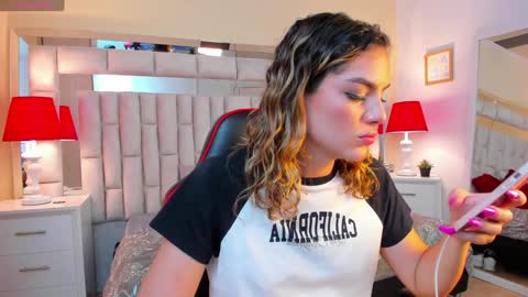 Snapshot of mariiahneedles chatting on 02/04/25, 10:24 mariiahneedles online show from 02/04/25, 10:24