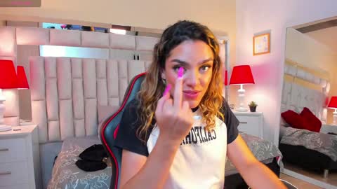 Snapshot of mariiahneedles chatting on 02/05/25, 02:19 mariiahneedles online show from 02/05/25, 02:19