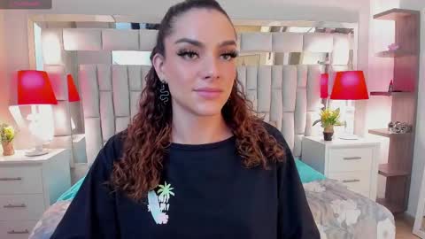 Snapshot of mariiahneedles chatting on 10/08/25, 10:51 mariiahneedles online show from 10/08/25, 10:51