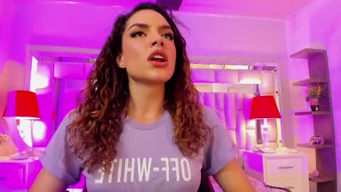 Snapshot of mariiahneedles chatting on 10/21/25, 11:49 mariiahneedles online show from 10/21/25, 11:49