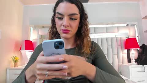 Snapshot of mariiahneedles chatting on 10/28/25, 10:34 mariiahneedles online show from 10/28/25, 10:34