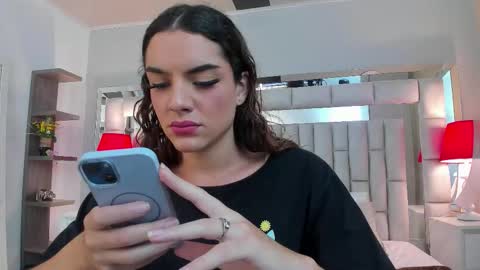 Snapshot of mariiahneedles chatting on 11/04/25, 09:14 mariiahneedles online show from 11/04/25, 09:14