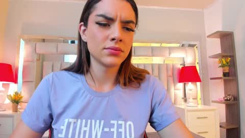 Snapshot of mariiahneedles chatting on 11/17/25, 10:04 mariiahneedles online show from 11/17/25, 10:04