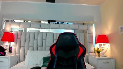 Snapshot of mariiahneedles chatting on 11/21/25, 02:32 mariiahneedles online show from 11/21/25, 02:32