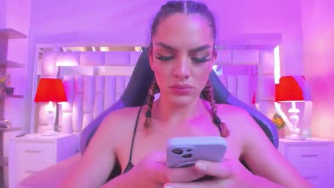 Snapshot of mariiahneedles chatting on 03/08/26, 03:54 mariiahneedles online show from 03/08/26, 03:54