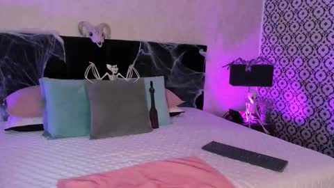 Snapshot of mariianna_lopez_ chatting on 10/17/25, 04:20 Mariana online show from 10/17/25, 04:20