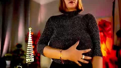 Nikita - Scroll down and read my bio please. New Pictures in Bio online show from 10/15/25, 07:30