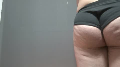 Snapshot of mariiio__bigass chatting on 04/17/26, 09:18 Mario online show from 04/17/26, 09:18