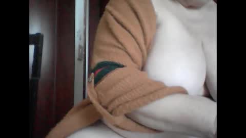 Snapshot of marilu64 chatting on 12/27/24, 02:01 marilu64 online show from 12/27/24, 02:01