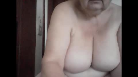 Snapshot of marilu64 chatting on 10/18/25, 12:39 marilu64 online show from 10/18/25, 12:39