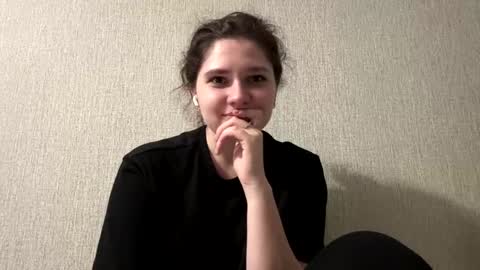 Snapshot of mariluarreola chatting on 03/27/26, 08:59 Emmie online show from 03/27/26, 08:59