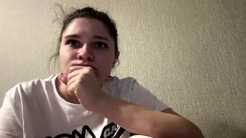 Snapshot of mariluarreola chatting on 04/12/26, 10:09 Emmie online show from 04/12/26, 10:09
