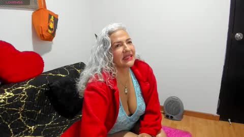 Snapshot of marilyn70 chatting on 10/13/25, 10:32 marilyn70 online show from 10/13/25, 10:32