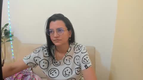 Snapshot of marilyn_garcia chatting on 04/22/26, 04:19 MARILYN SEXY online show from 04/22/26, 04:19