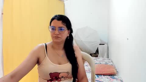 Snapshot of marilyn_garcia chatting on 05/21/26, 04:47 MARILYN SEXY online show from 05/21/26, 04:47