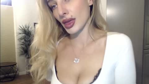 Snapshot of marilyndevilish chatting on 12/03/24, 09:23 MarilynDevilish online show from 12/03/24, 09:23