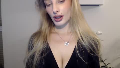 Snapshot of marilyndevilish chatting on 01/11/25, 04:46 MarilynDevilish online show from 01/11/25, 04:46