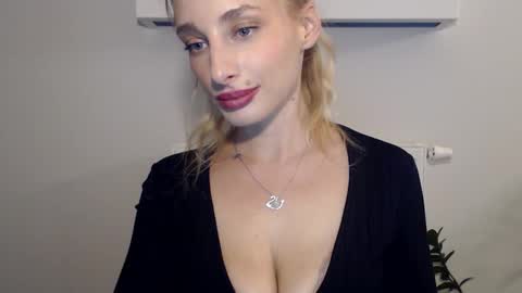 Snapshot of marilyndevilish chatting on 01/15/25, 07:12 MarilynDevilish online show from 01/15/25, 07:12