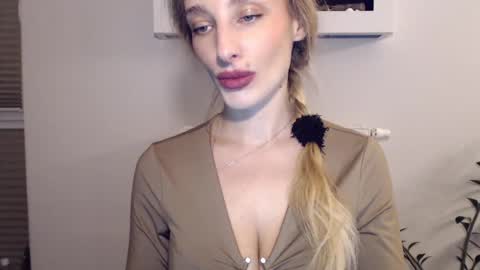 Snapshot of marilyndevilish chatting on 01/16/25, 03:56 MarilynDevilish online show from 01/16/25, 03:56