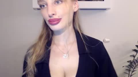 Snapshot of marilyndevilish chatting on 01/24/25, 09:37 MarilynDevilish online show from 01/24/25, 09:37