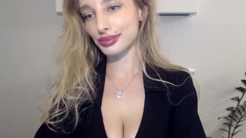 Snapshot of marilyndevilish chatting on 01/25/25, 12:38 MarilynDevilish online show from 01/25/25, 12:38