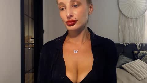 Snapshot of marilyndevilish chatting on 09/14/25, 08:08 MarilynDevilish online show from 09/14/25, 08:08