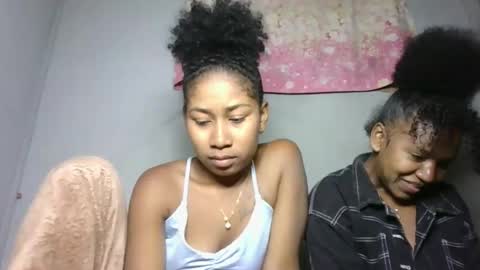 Snapshot of marina0506 chatting on 12/17/25, 05:52 marina0506 online show from 12/17/25, 05:52