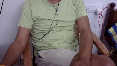 Snapshot of marinavine chatting on 01/14/25, 02:22 The SHY UncutBoy online show from 01/14/25, 02:22