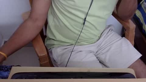 Snapshot of marinavine chatting on 01/18/25, 05:59 The SHY UncutBoy online show from 01/18/25, 05:59