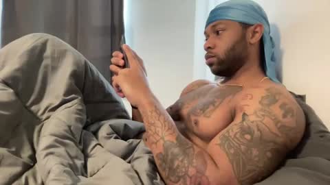 Snapshot of marineguyk19 chatting on 01/26/25, 03:36 Z online show from 01/26/25, 03:36