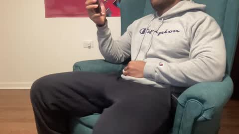 Snapshot of marineguyk19 chatting on 02/28/25, 02:20 Z online show from 02/28/25, 02:20