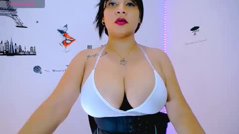 Snapshot of mariposaxox chatting on 10/30/25, 10:32 Pao online show from 10/30/25, 10:32