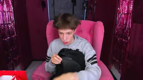 Mark online show from 12/19/25, 01:29